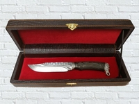 Нож "Носорог" в шкатулке (дам.ст.,кам.век, рукоять резн, экскл. дерев.,литье мельх, навер. мел)