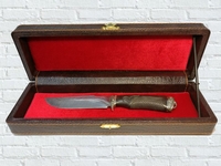 Нож "Бобр-2" в шкатулке  (дам.ст.,кам.век, рукоять резн, экскл. дерев.,литье мельх, навер. мел)