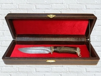Нож "Ягуар" в шкатулке  (дам.ст.,кам.век, рукоять резн, экскл. дерев.,литье мельх, навер. мел)