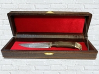 Нож "Сокол" в шкатулке  (дам.ст.,кам.век рукоять резн, экскл. дерев.,литье мельх, навер. мел)
